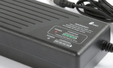 鋰電池充電器支持熱調(diào)節(jié)和輸入過(guò)壓保護(hù)