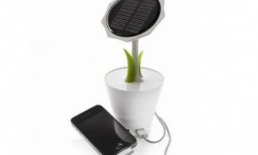 請(qǐng)用太陽(yáng)能充電器--綠色能源時(shí)代